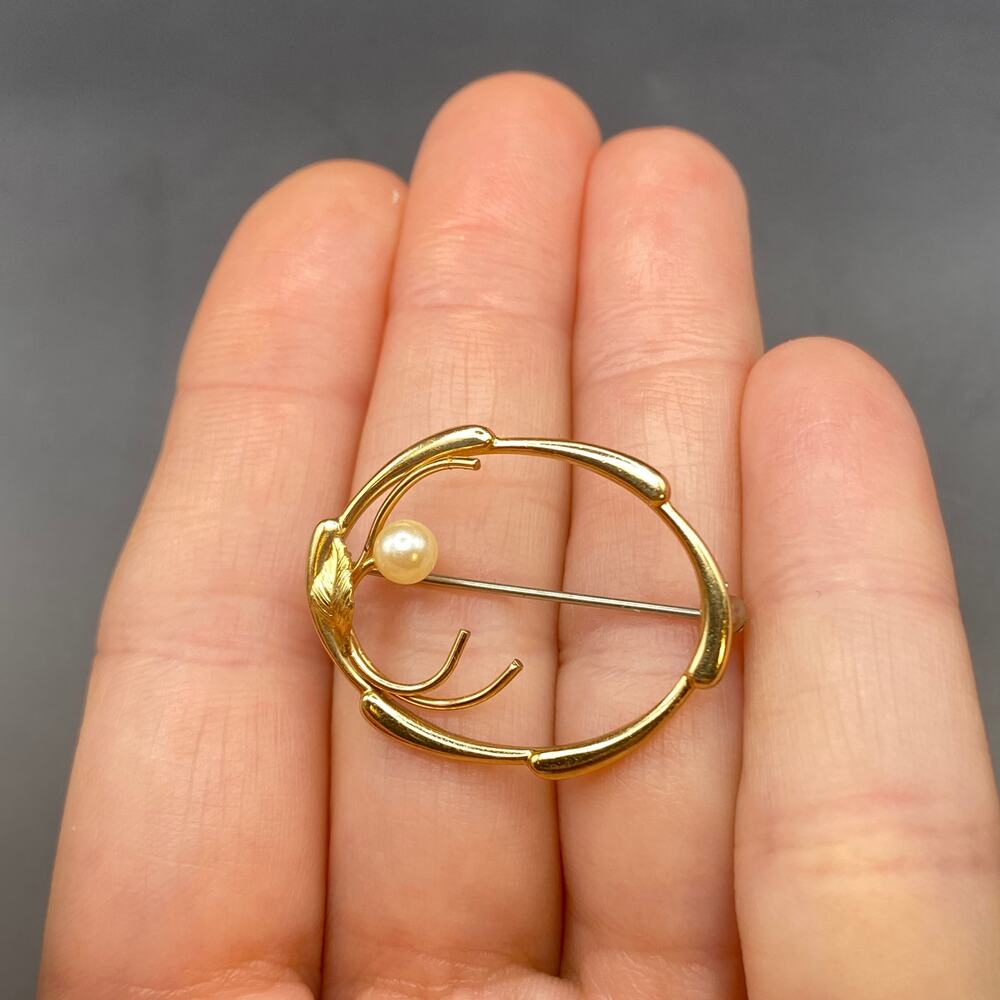 Vintage Signed KREMENTZ 14K Gold Plated Open Oval Leaf and Cultured Pearl Brooch - Picture 3 of 5